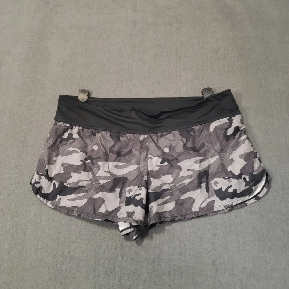 Nike Running Shorts Womens L‎ Grey Camo Zipper Pocket Athletic Activewear